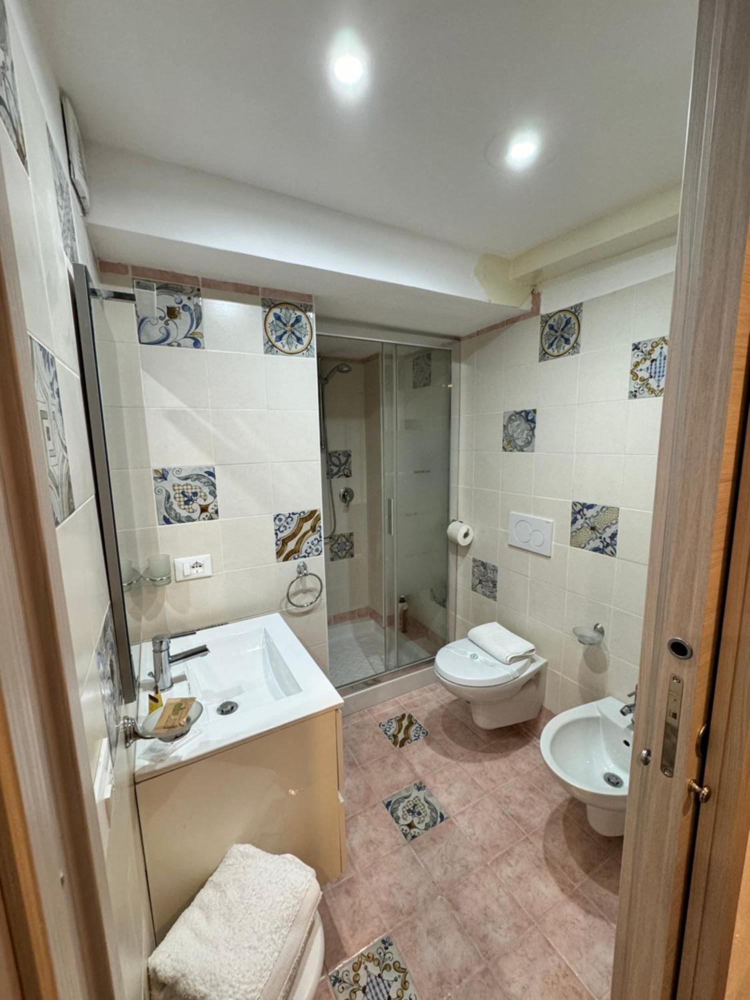 Taorminas Sun Central Boutique Guesthouse & Suites Exterior photo