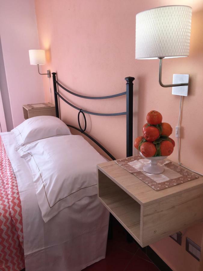 Taorminas Sun Central Boutique Guesthouse & Suites Exterior photo